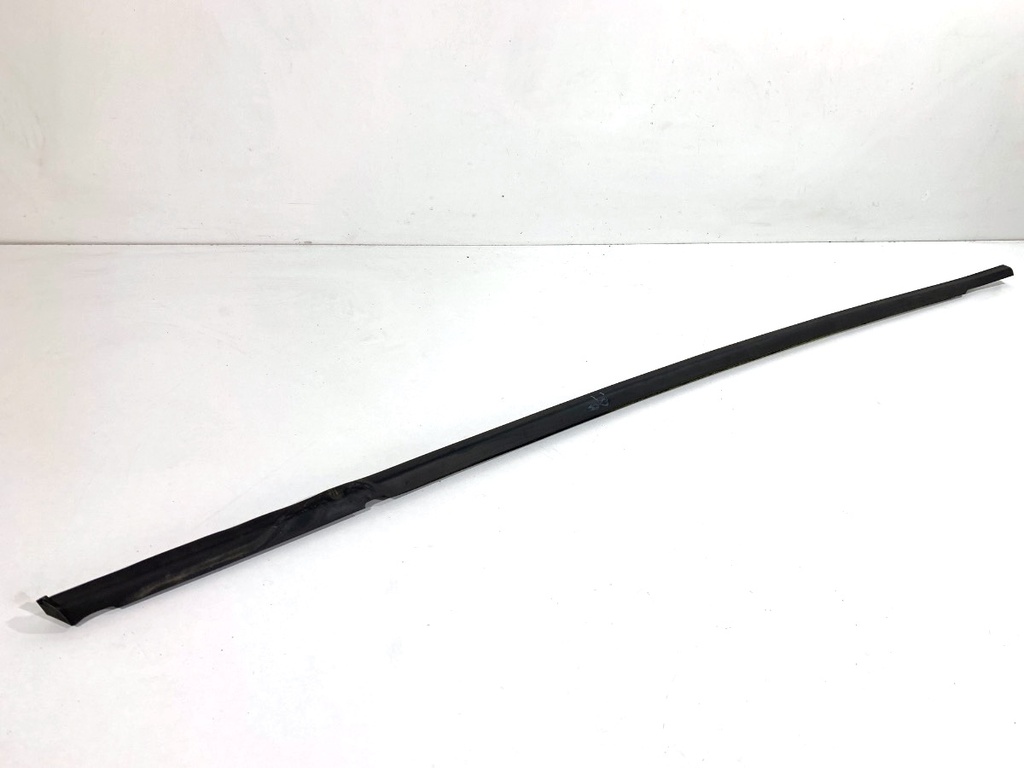 [STARK-871472] Moldura de puerta delantera derecha Skoda Octavia III (5E5, 5E6)