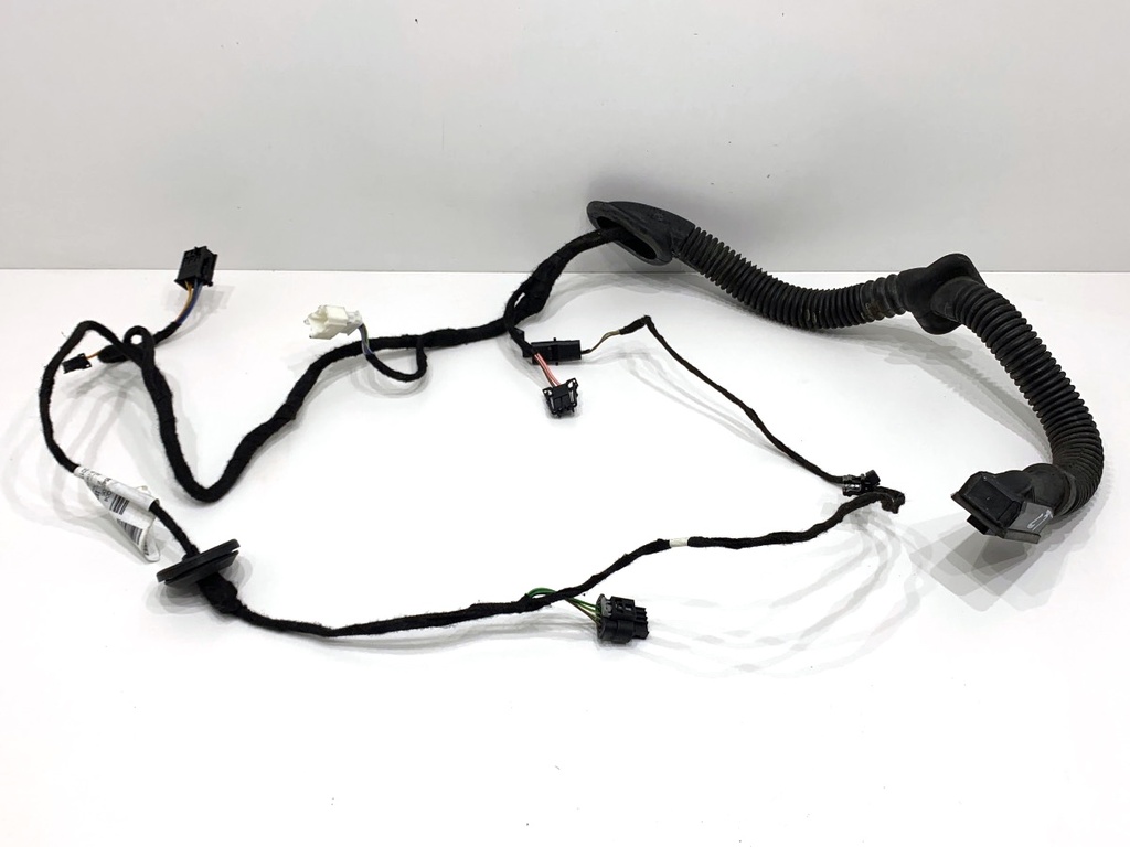 [STARK-874071] Instalación eléctrica puerta trasera izquierda Mercedes-Benz GLA (X156)