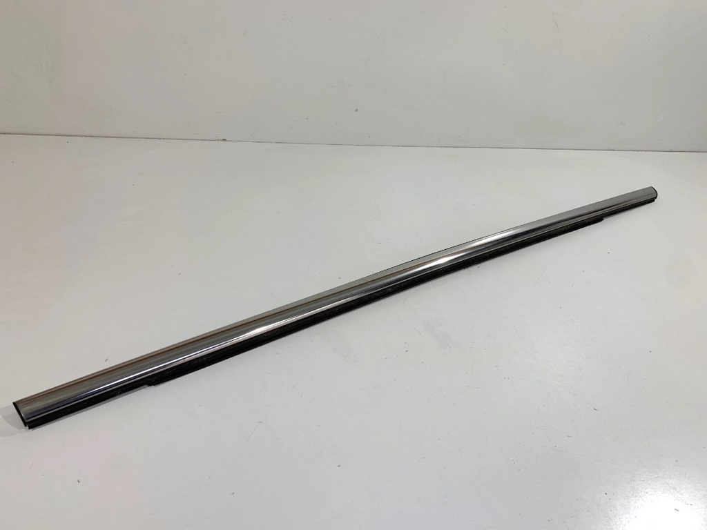 [STARK-876168] Junquillo de puerta trasera derecha Ford Kuga II