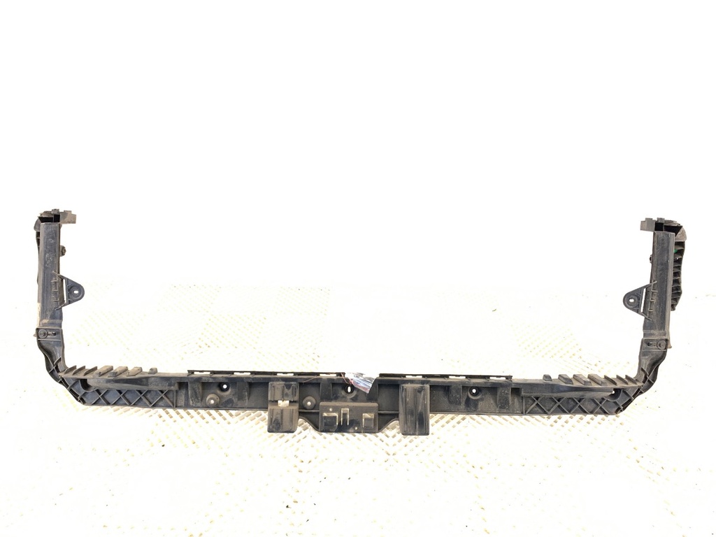 [STARK-876394] Guía de parachoques trasero central Jeep Cherokee KL