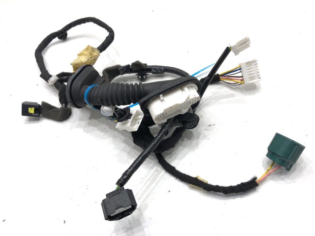 [STARK-877087] Instalación eléctrica puerta delantera derecha Nissan Micra V (K14)