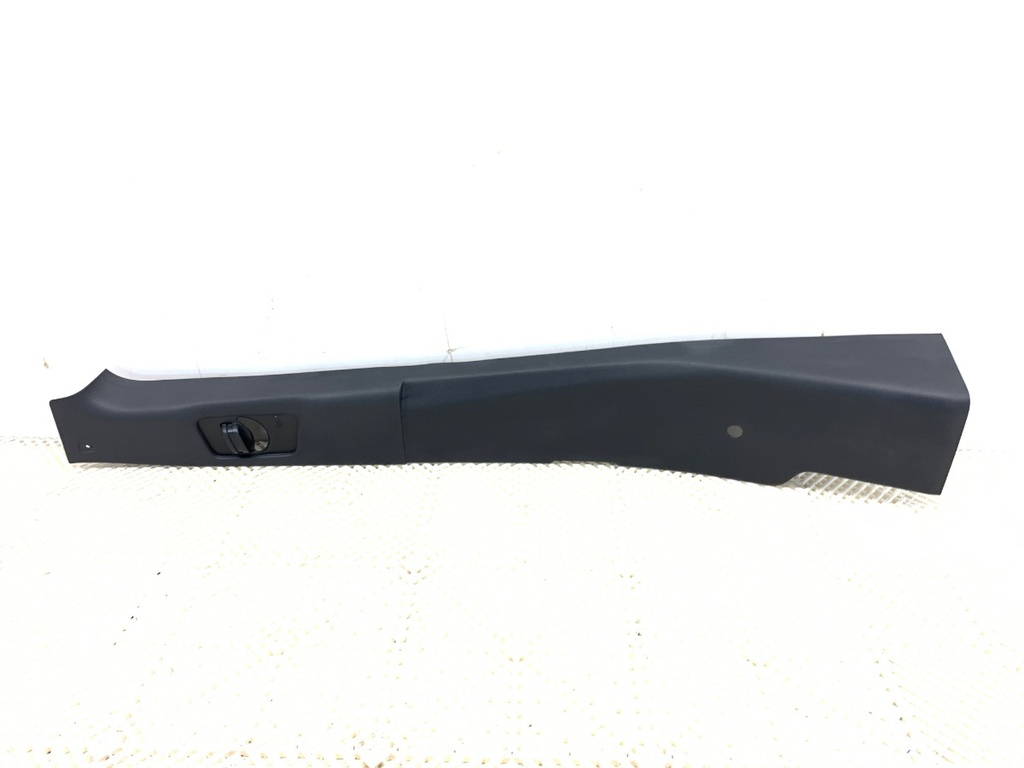 [STARK-880729] Moldura de pilar izquierdo Mercedes-Benz eSprinter (B910)