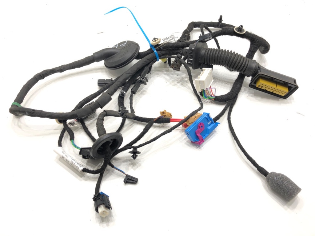 [STARK-883804] Instalación eléctrica puerta delantera derecha Skoda Octavia IV