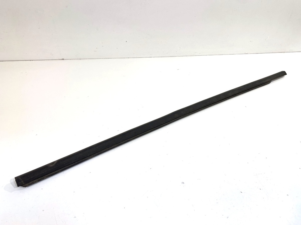 [STARK-884776] Junquillo de puerta delantero derecho SKODA SCALA (NW1)