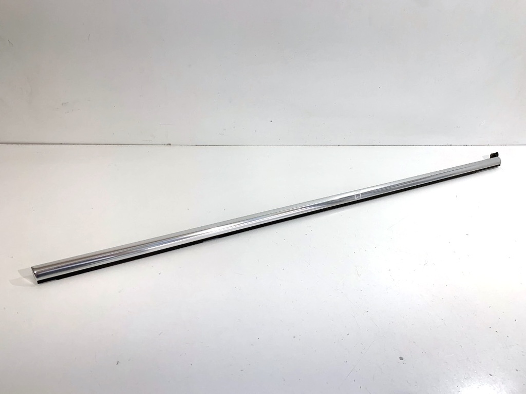 [STARK-886446] Moldura vierteaguas de puerta trasera izquierda VW Passat B8 Variant