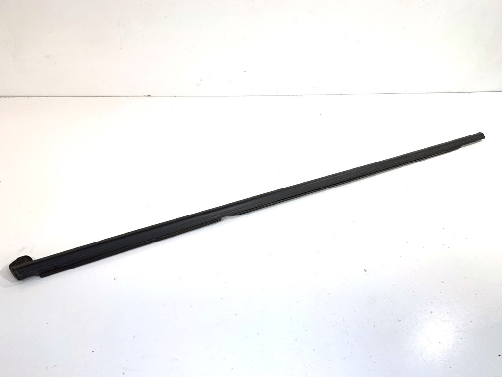 [STARK-891052] Moldura vierteaguas de puerta trasera izquierda Skoda Kamiq (NW4)