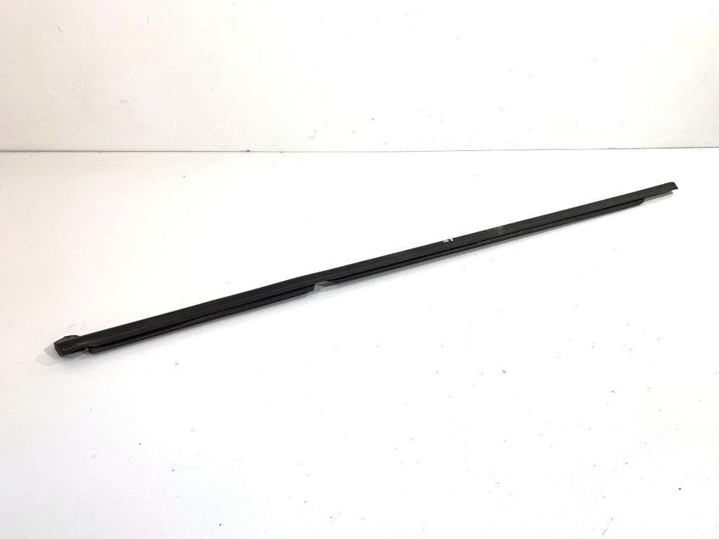 [STARK-891199] Moldura de puerta trasera izquierda Skoda Kamiq (NW4)