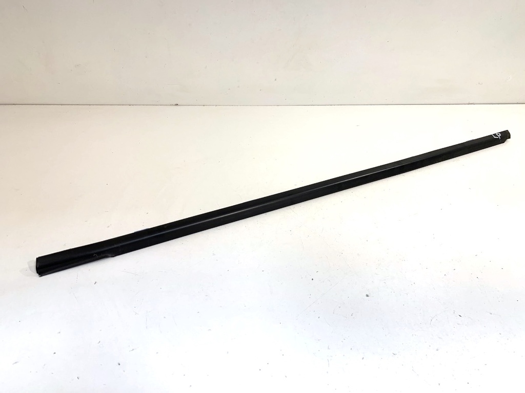 [STARK-892919] Moldura vierteaguas delantera izquierda KIA NIRO (DE)