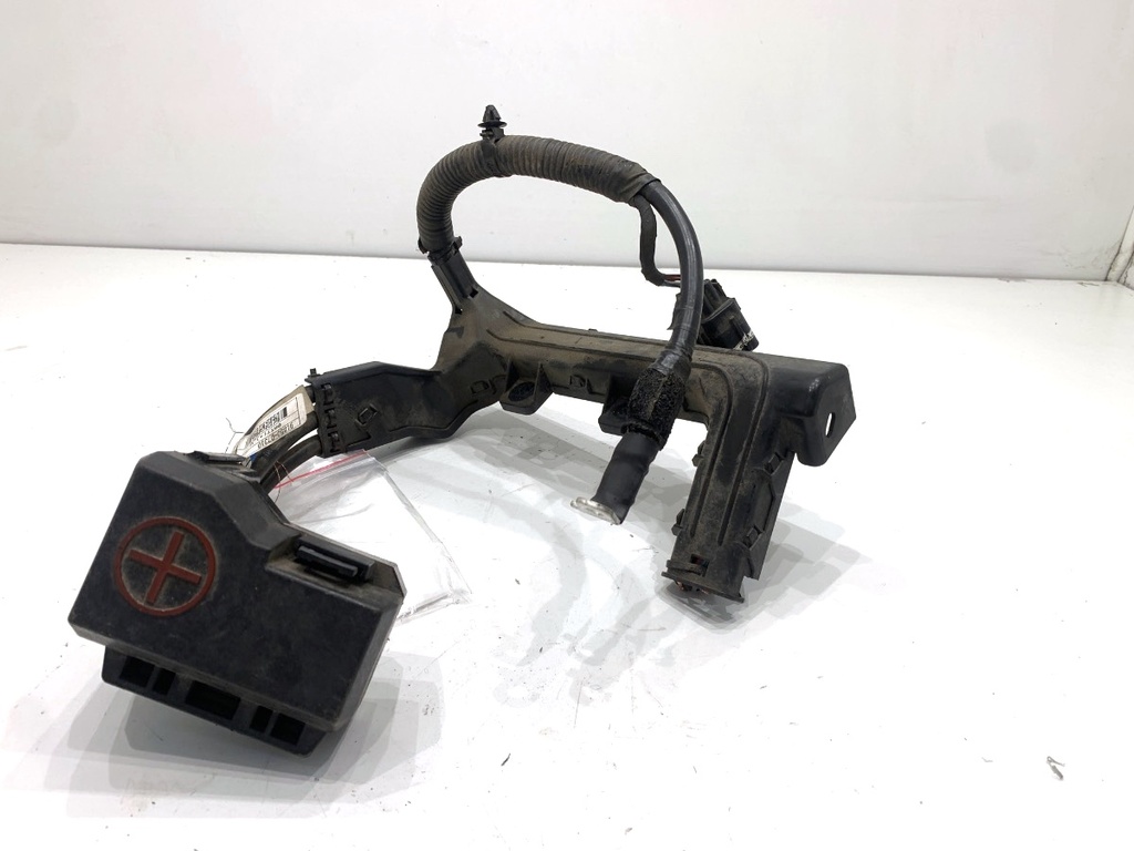 [STARK-896102] Borne positivo de batería para Hyundai Tucson (TL, TLE)