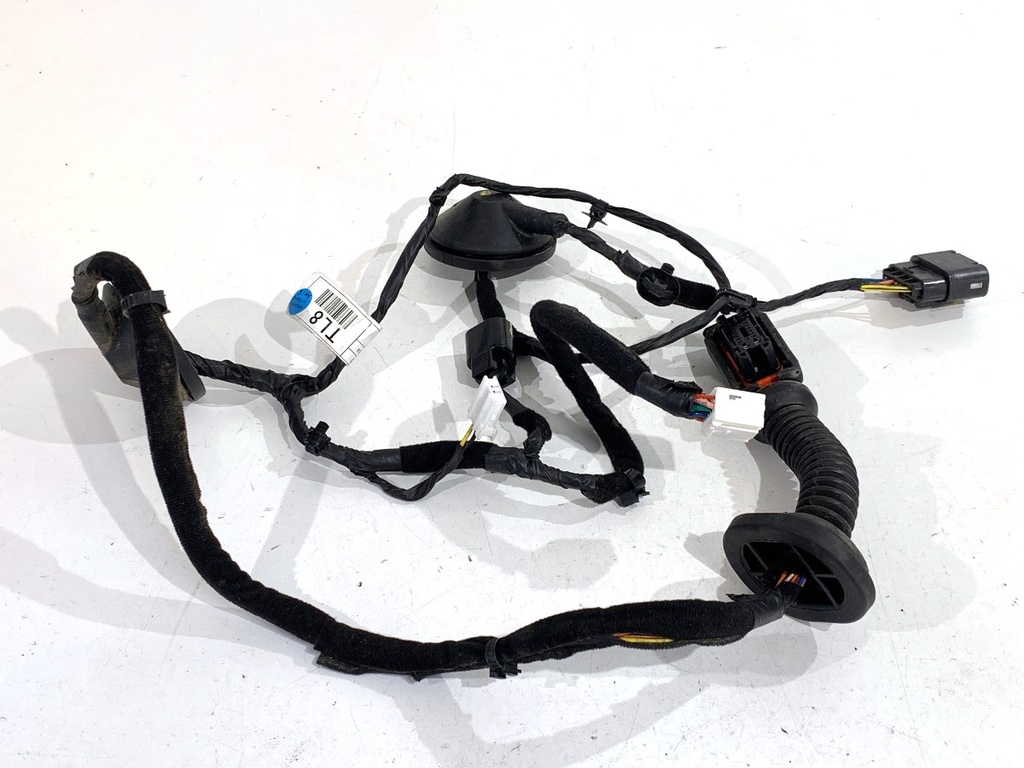 [STARK-896109] Instalación eléctrica puerta trasera izquierda Hyundai Tucson (TL, TLE)