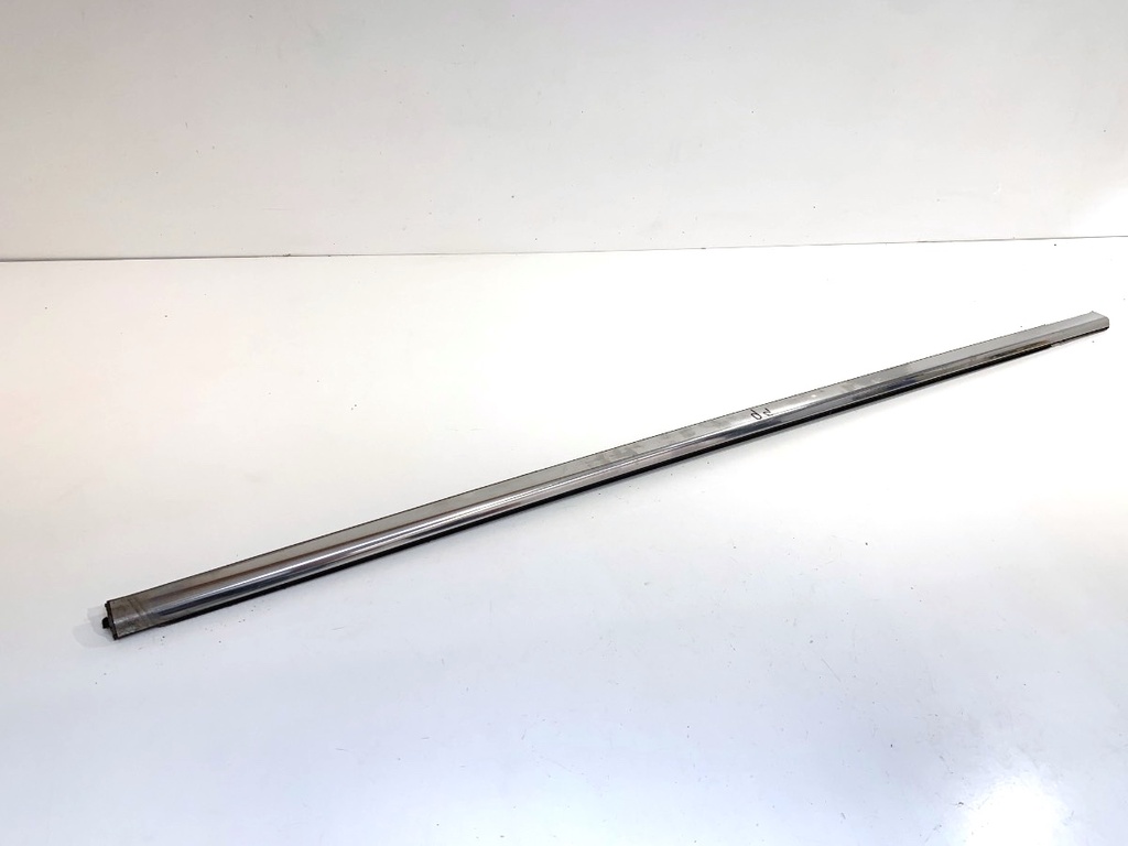 [STARK-908140] Junquillo de puerta delantero derecho Honda Accord VII
