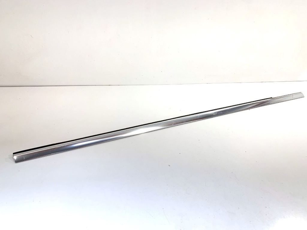 [STARK-912016] Moldura vierteaguas puerta delantera derecha Mercedes-Benz Clase B (W246/W242)