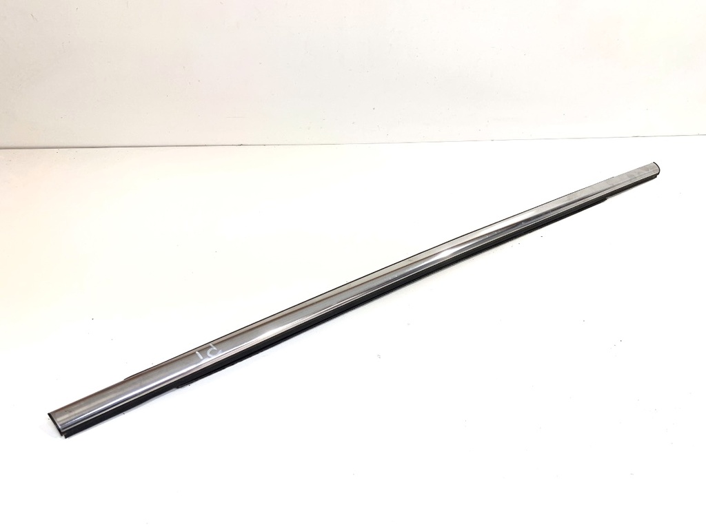 [STARK-914175] Moldura de puerta trasera derecha Ford Kuga II (DM2)