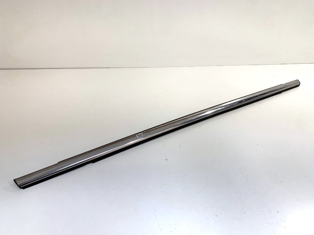 [STARK-914176] Moldura de puerta trasera izquierda Ford Kuga II (DM2)