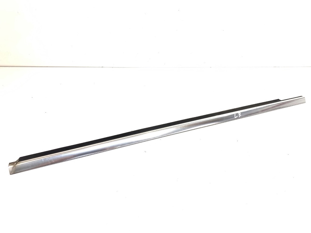[STARK-915281] Moldura vierteaguas puerta delantera izquierda Mercedes Clase E W212