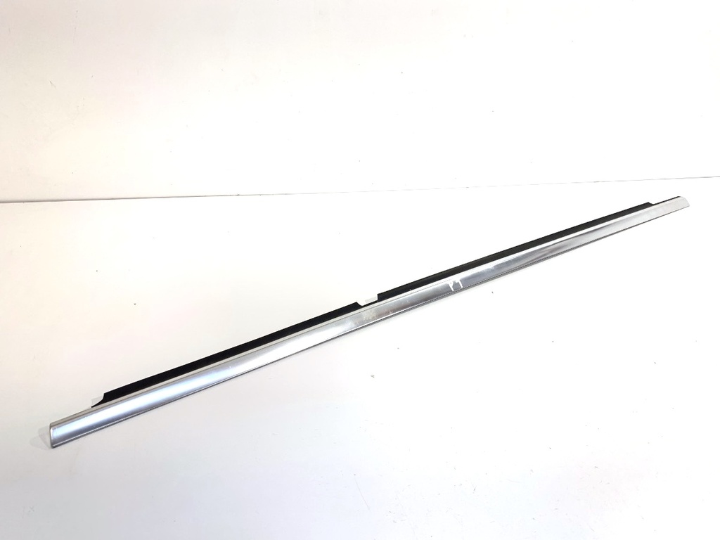 [STARK-915282] Moldura vierteaguas puerta trasera derecha Mercedes Clase E W212