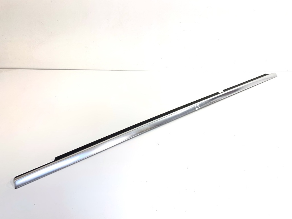 [STARK-915283] Moldura vierteaguas puerta trasera izquierda Mercedes Clase E W212