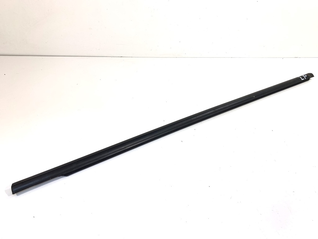 [STARK-917204] Moldura exterior de puerta delantera izquierda VW Golf VII