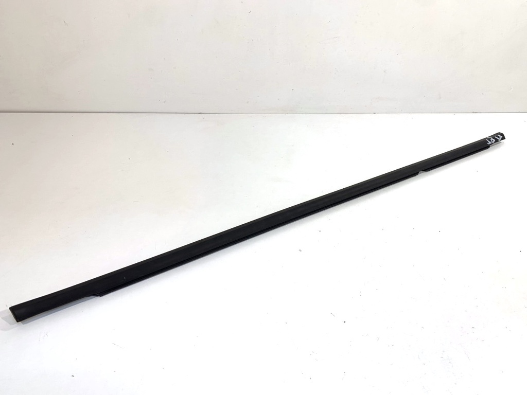 [STARK-917205] Moldura exterior de puerta trasera derecha VW Golf VII