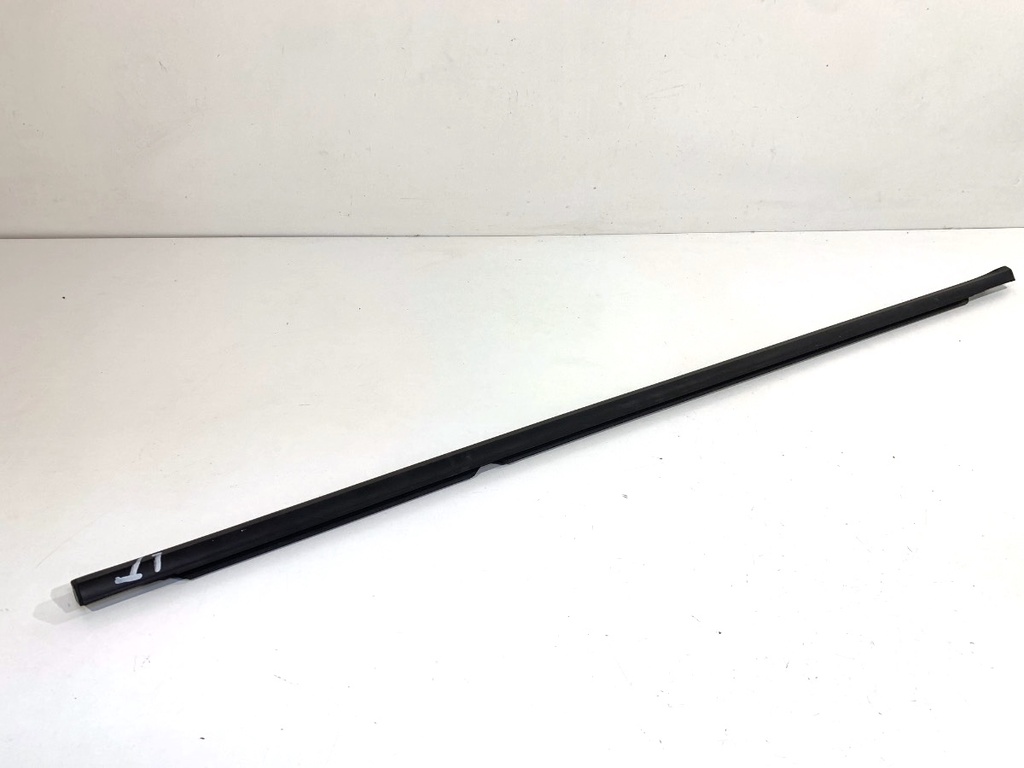[STARK-917206] Moldura exterior de puerta trasera izquierda VW Golf VII