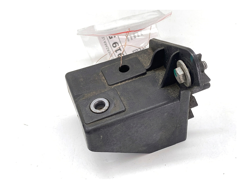 [STARK-919526] Guía de parachoques delantero izquierdo Tesla Model S (5YJS)