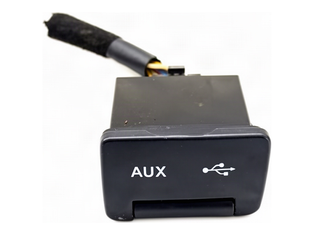 [STARK-948464] Conector USB KIA Cee'd SW (ED)