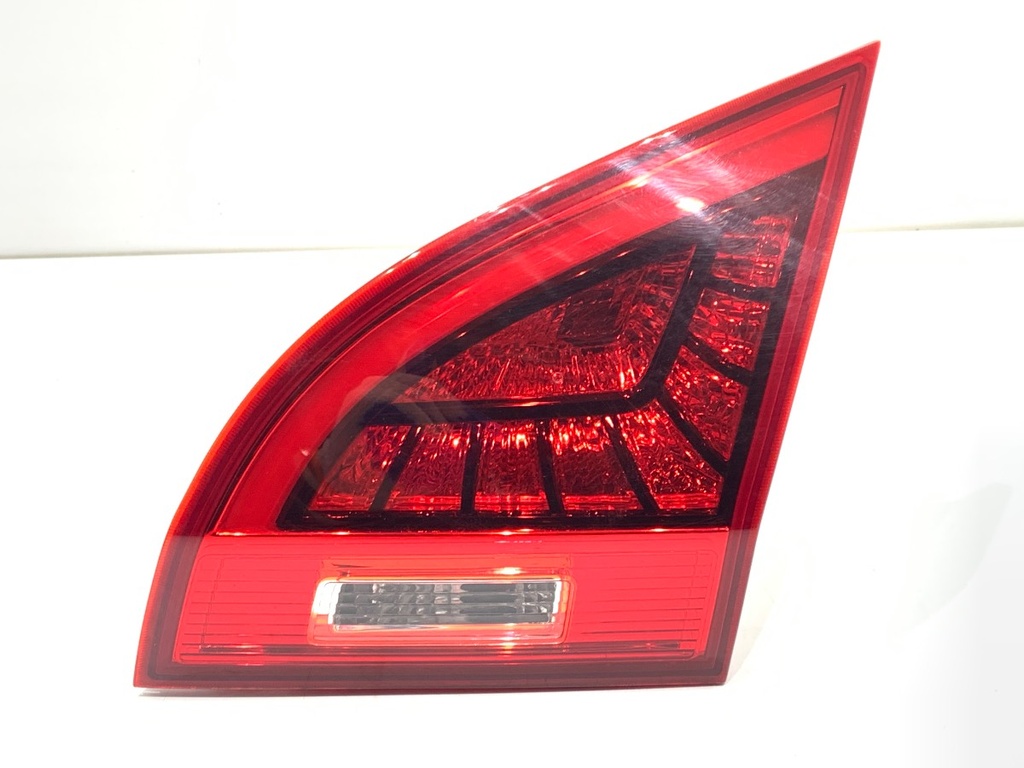 [STARK-779359] Piloto trasero derecho KIA Venga (YN) 1.4 CVVT 66 kW 2010-2022