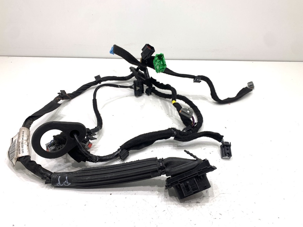 [STARK-856092] Instalación eléctrica puerta delantera derecha VOLVO V40