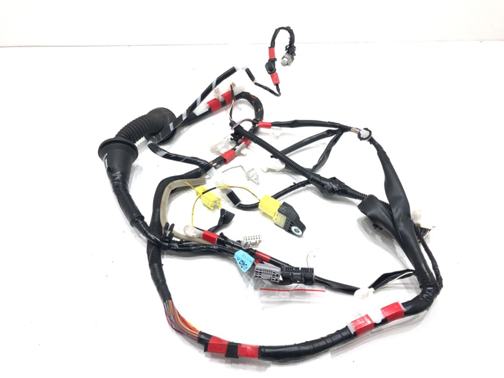 [STARK-681438] Instalación eléctrica puerta delantera izquierda Toyota RAV 4 IV