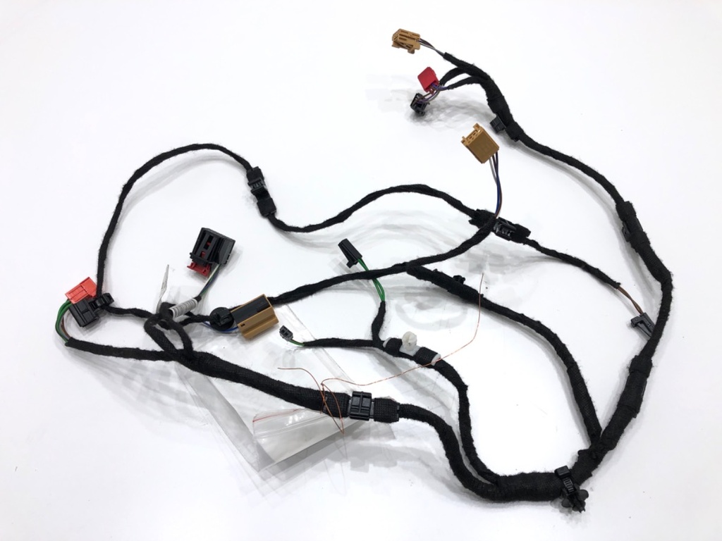 [STARK-683079] Instalación eléctrica puerta trasera derecha Audi A6 C8 Avant