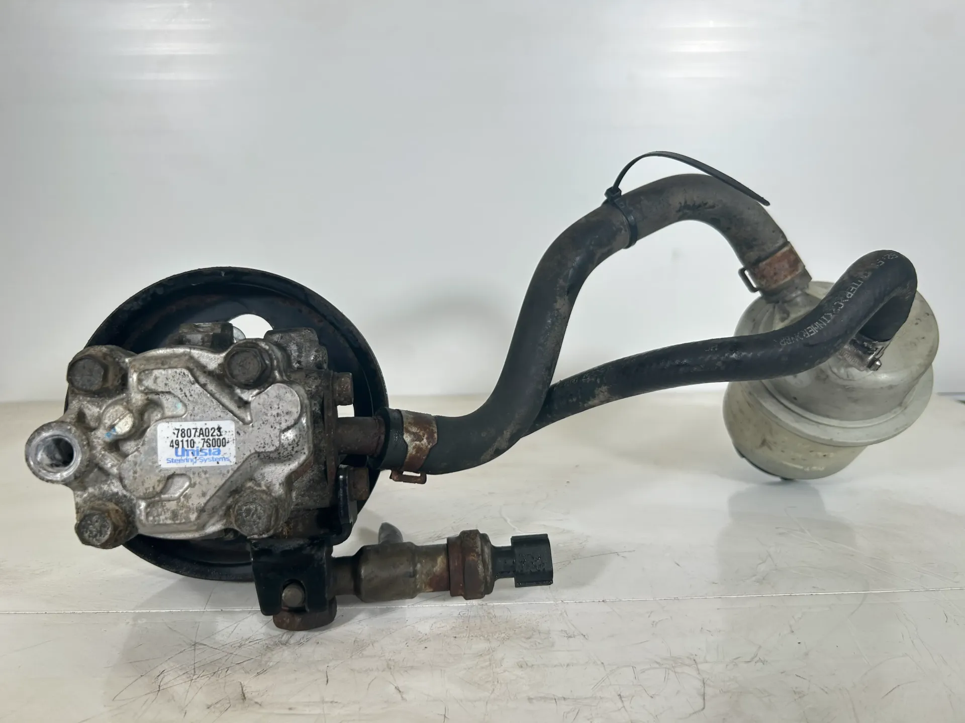 [1000897] Bomba de dirección Nissan Titan A60 5.6 V8 VK56DE 491107S000