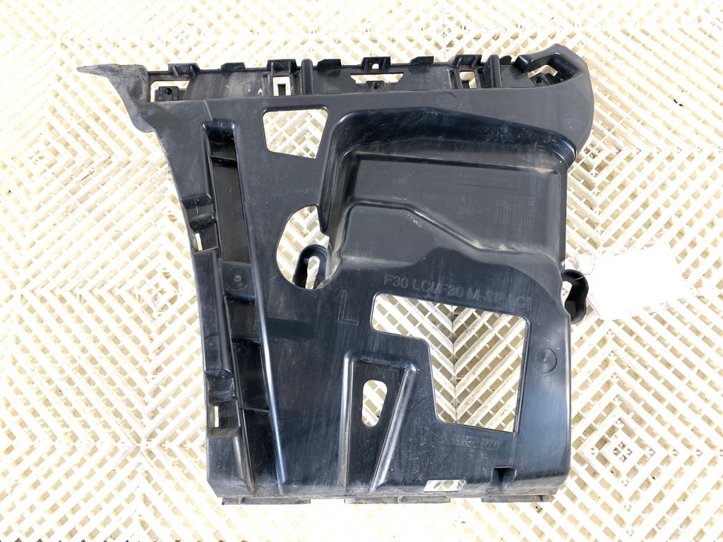 [STARK-874239] Guía de parachoques trasero izquierdo BMW Serie 3