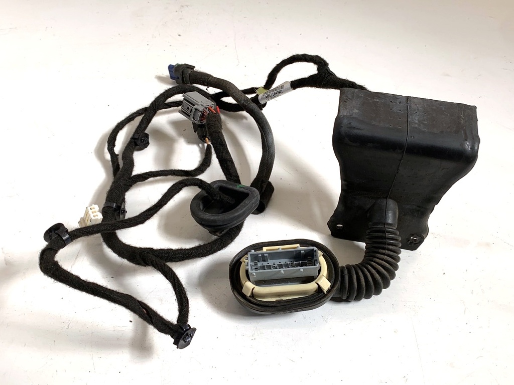 [STARK-876310] Instalación eléctrica puerta trasera izquierda Jeep Cherokee (KL)