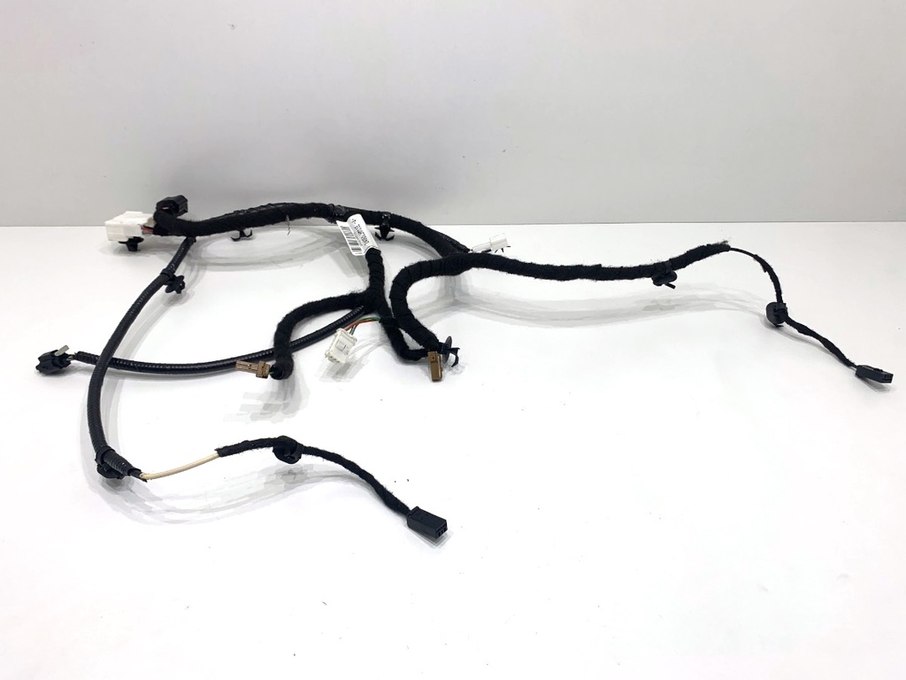 [STARK-877088] Instalación eléctrica portón trasero Nissan Micra V