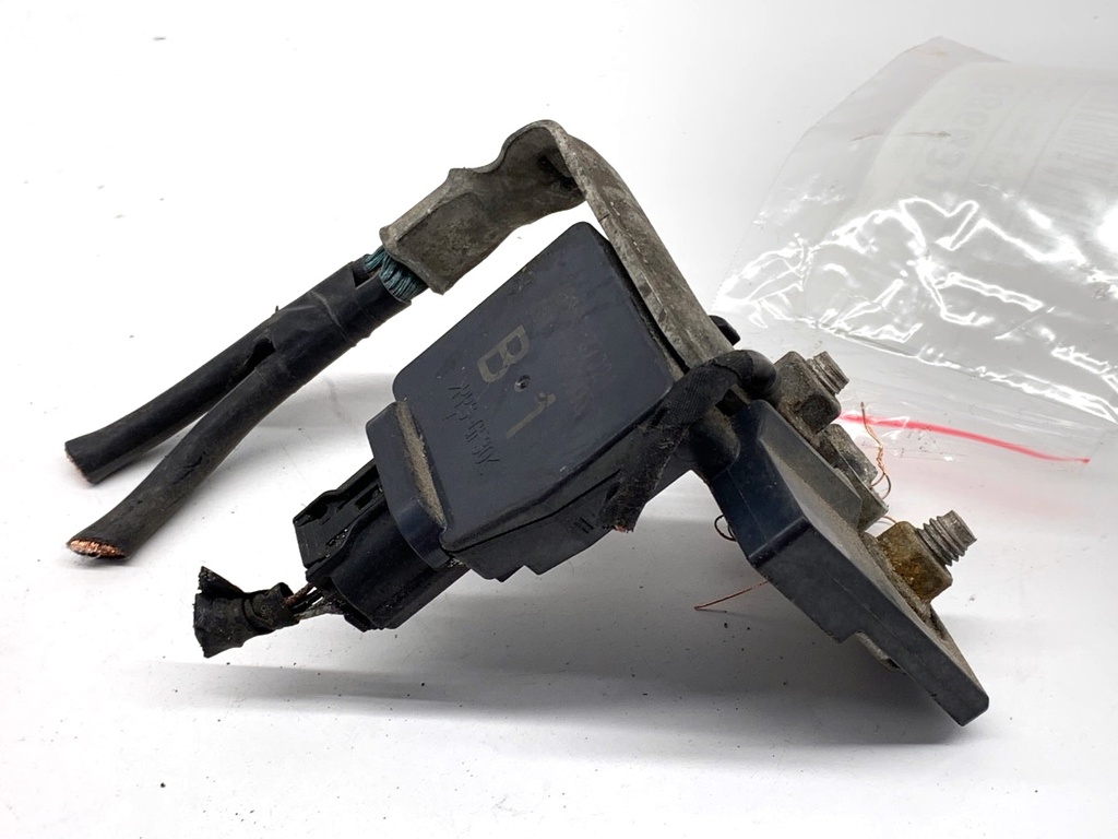 [STARK-886631] Borne negativo de batería TOYOTA AURIS