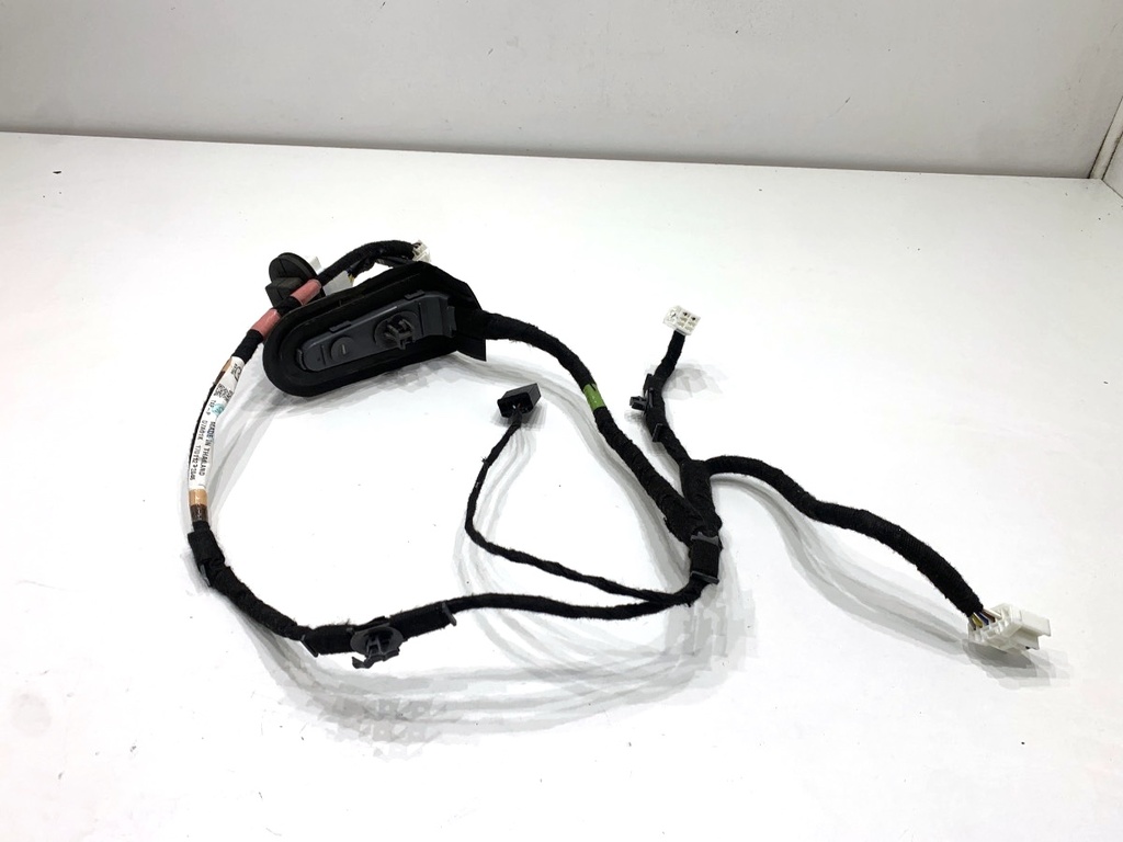 [STARK-889056] Instalación eléctrica puerta trasera izquierda Mazda CX-3