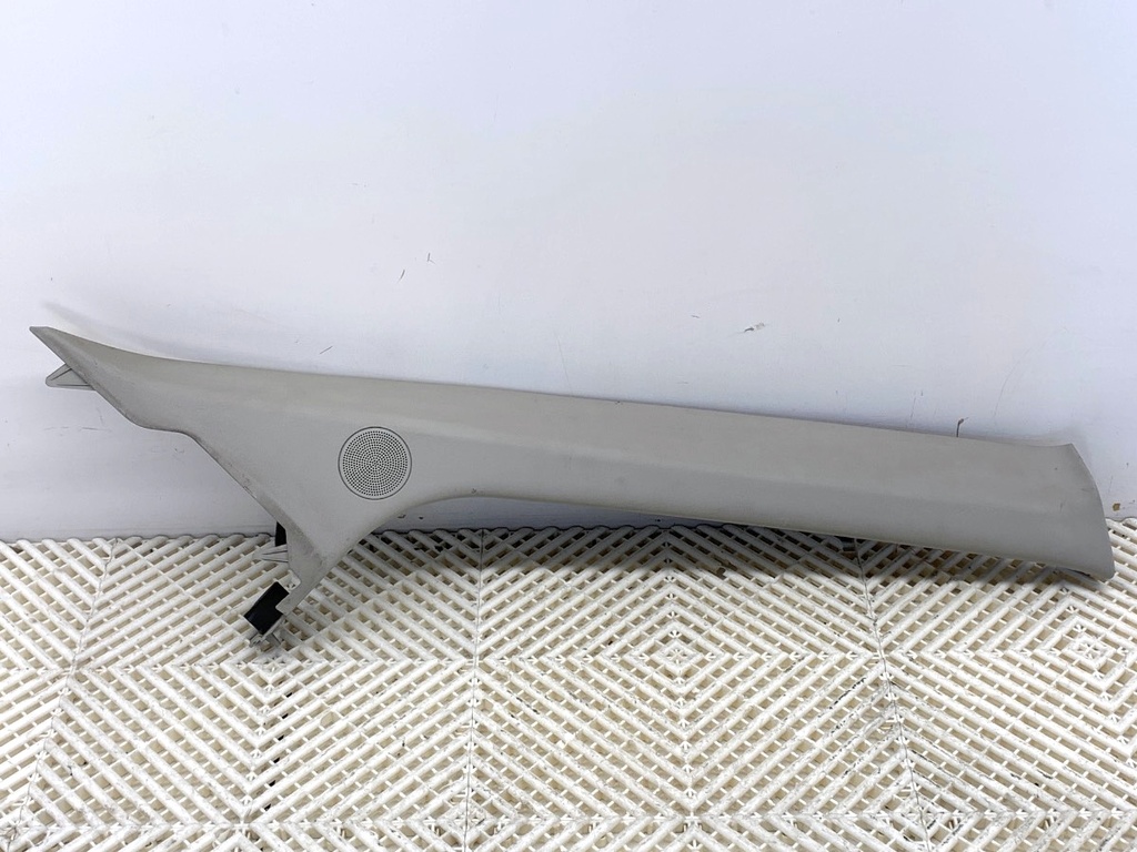 [STARK-902527] Moldura de pilar derecho Ford Transit V363