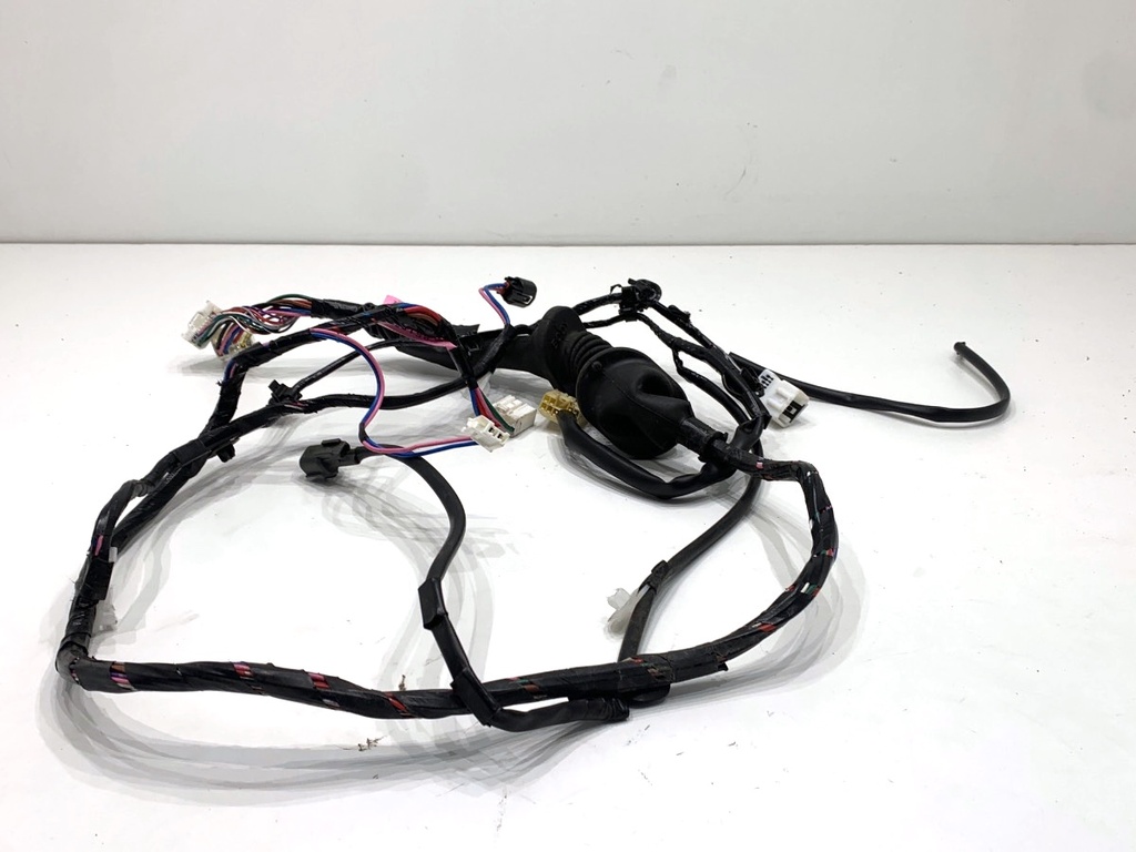 [STARK-906293] Instalación eléctrica de puerta delantera derecha Mitsubishi Outlander III