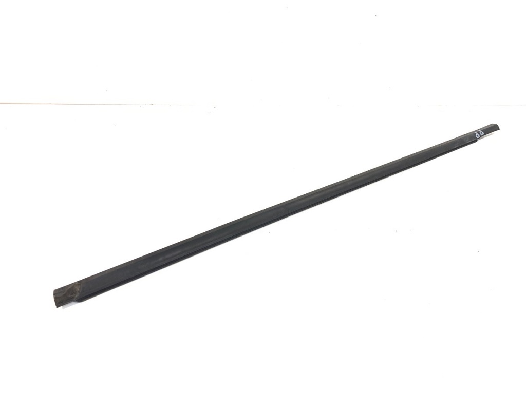 [STARK-917203] Moldura de puerta delantera derecha VW Golf VII Variant