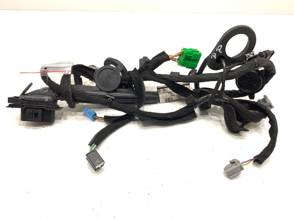 [STARK-789864] Instalación eléctrica puerta delantera derecha Volvo V40