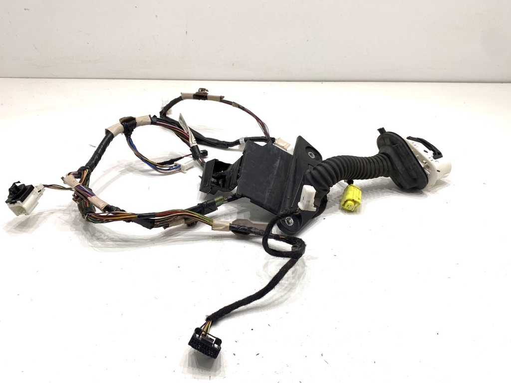 [STARK-887390] Instalación eléctrica puerta delantera izquierda Toyota Corolla