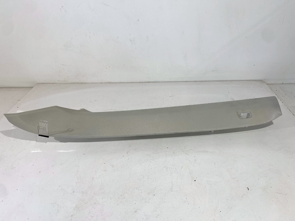 [STARK-733002] Moldura de pilar izquierdo Volvo XC60 II (246)