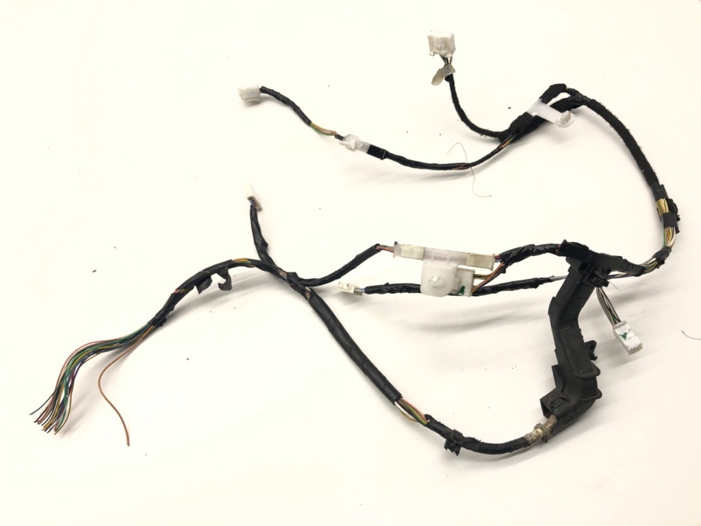 [STARK-789449] Instalación eléctrica puerta delantera izquierda Toyota Auris Kombi