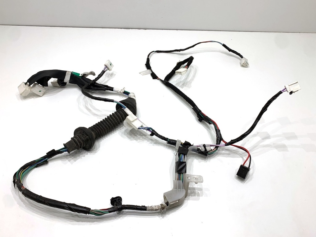 [STARK-845220] Instalación eléctrica de puerta delantera derecha Toyota Auris
