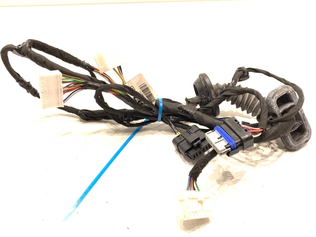 [STARK-777770] Instalación eléctrica puerta delantera derecha Nissan Qashqai II (J11)