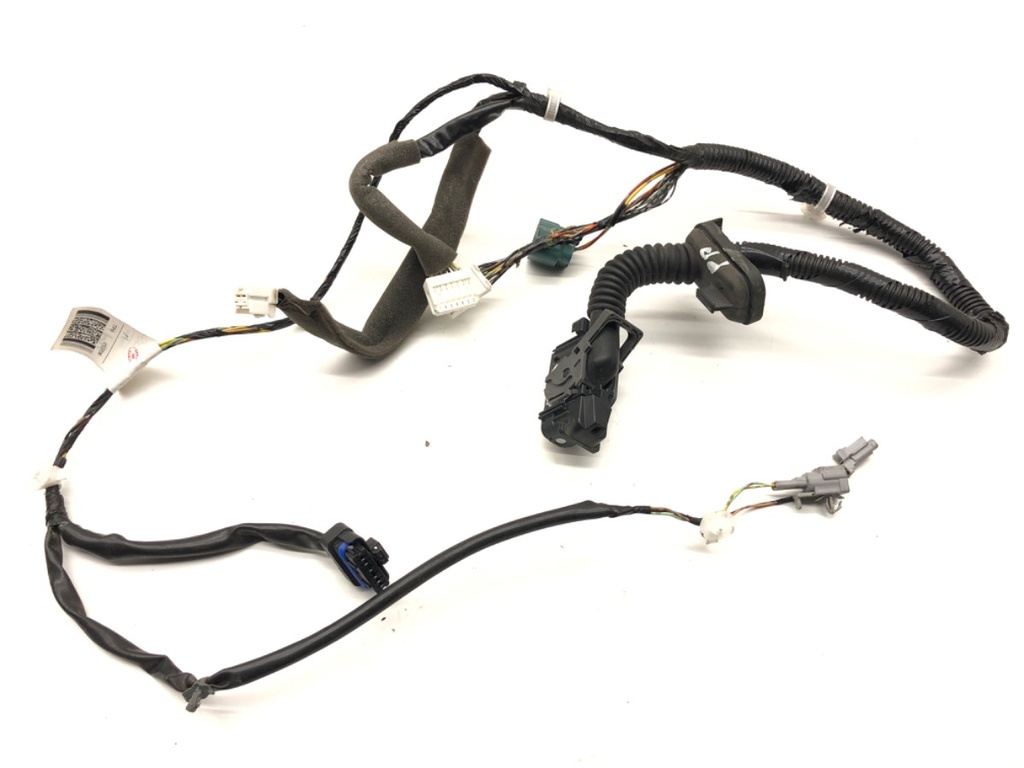 [STARK-785999] Instalación eléctrica puerta delantera derecha Nissan Juke (F15)