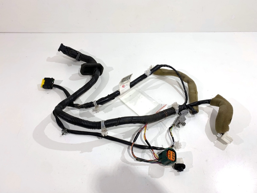 [STARK-803984] Instalación eléctrica puerta delantera derecha Nissan Juke (F15)