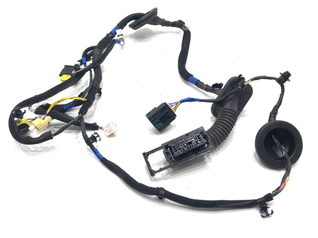 [STARK-804760] Instalación eléctrica puerta delantera derecha Hyundai i30 Kombi (PDE)