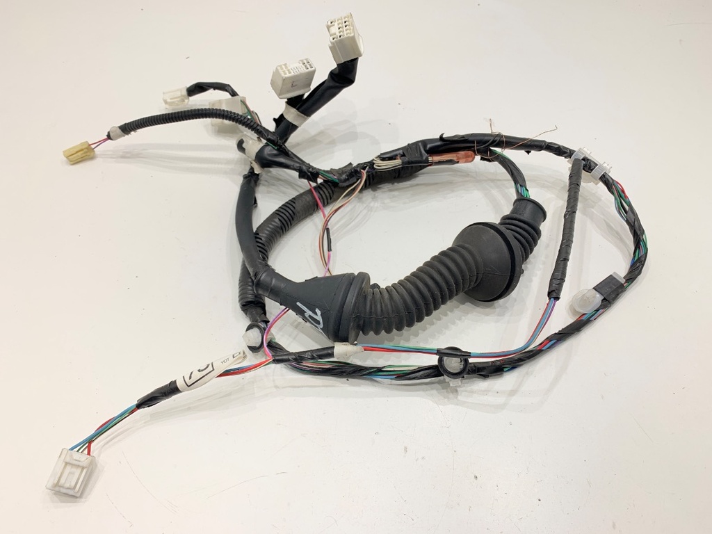 [STARK-805414] Instalación eléctrica de puerta delantera derecha Toyota Avensis (T27)