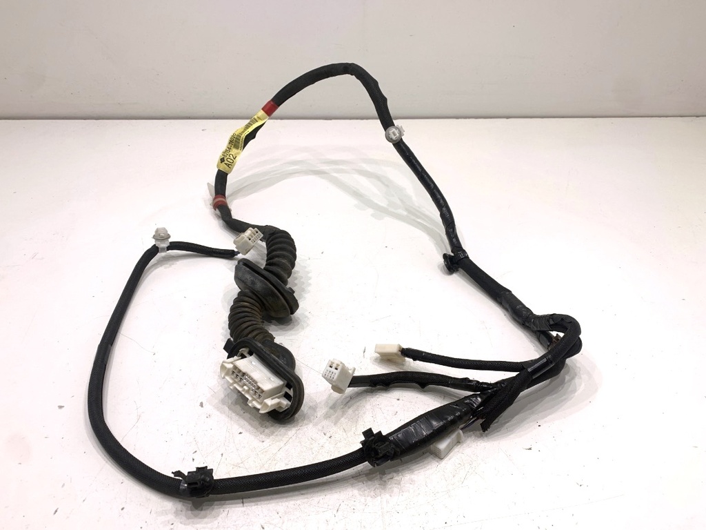 [STARK-828634] Instalación eléctrica de puerta trasera izquierda Lexus CT (ZWA10_)